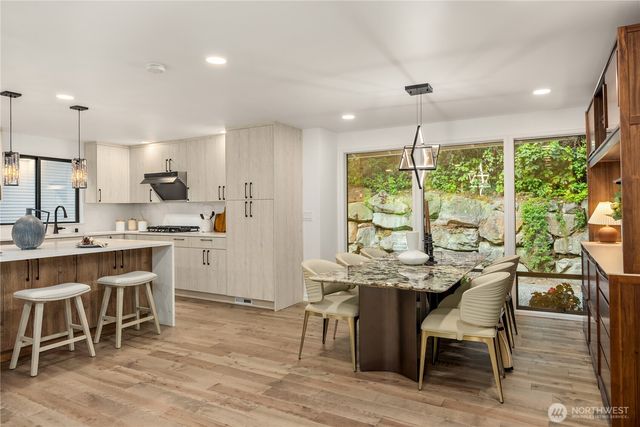 3718 130th Avenue NE, Bellevue, WA 98005