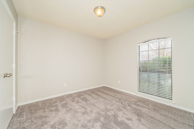 700 Robin Meadow Drive, Desoto, TX 75115