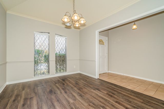 700 Robin Meadow Drive, Desoto, TX 75115