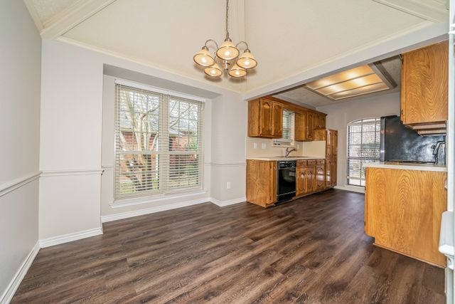 700 Robin Meadow Drive, Desoto, TX 75115