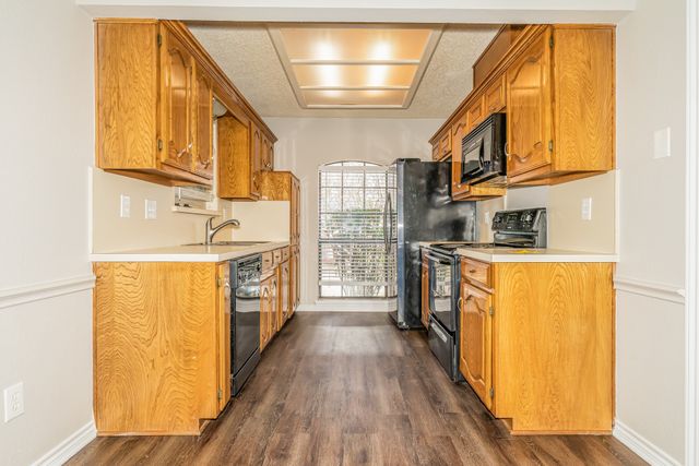 700 Robin Meadow Drive, Desoto, TX 75115