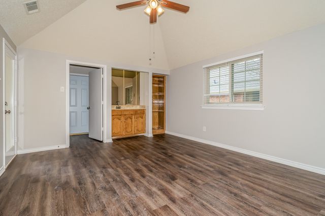 700 Robin Meadow Drive, Desoto, TX 75115