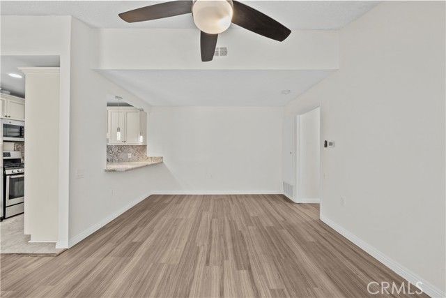 19156 Avenue Of The Oaks B, Newhall (santa Clarita), CA 91321