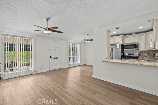 19156 Avenue Of The Oaks B, Newhall (santa Clarita), CA 91321