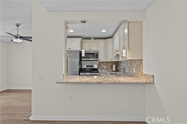 19156 Avenue Of The Oaks B, Newhall (santa Clarita), CA 91321