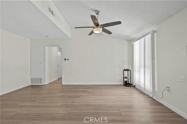 19156 Avenue Of The Oaks B, Newhall (santa Clarita), CA 91321