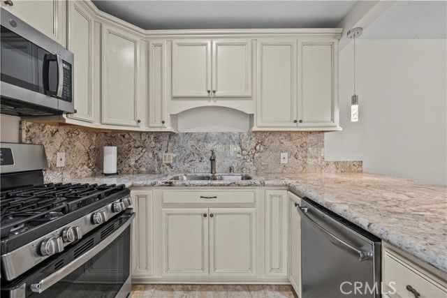 19156 Avenue Of The Oaks B, Newhall (santa Clarita), CA 91321