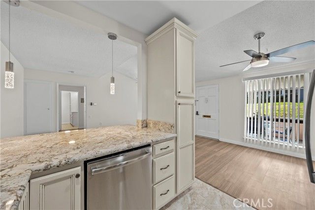 19156 Avenue Of The Oaks B, Newhall (santa Clarita), CA 91321