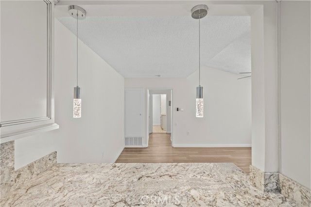 19156 Avenue Of The Oaks B, Newhall (santa Clarita), CA 91321