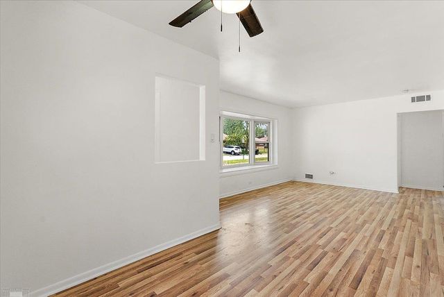1218 E Hudson Avenue, Madison Heights, MI 48071