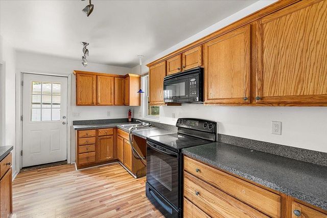 1218 E Hudson Avenue, Madison Heights, MI 48071