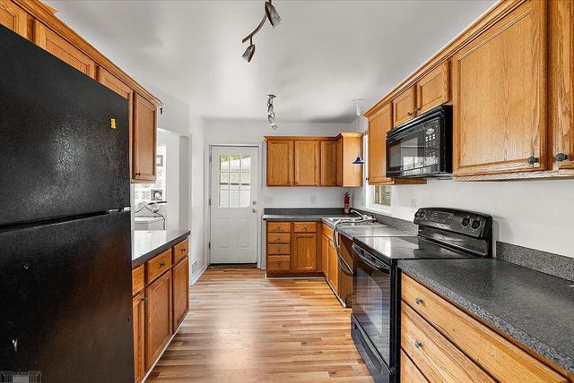 1218 E Hudson Avenue, Madison Heights, MI 48071