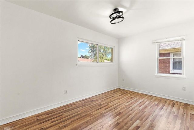 1218 E Hudson Avenue, Madison Heights, MI 48071