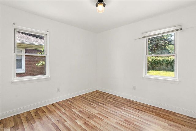 1218 E Hudson Avenue, Madison Heights, MI 48071
