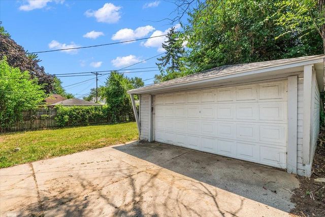 1218 E Hudson Avenue, Madison Heights, MI 48071