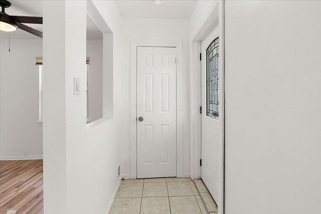 1218 E Hudson Avenue, Madison Heights, MI 48071