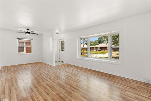 1218 E Hudson Avenue, Madison Heights, MI 48071