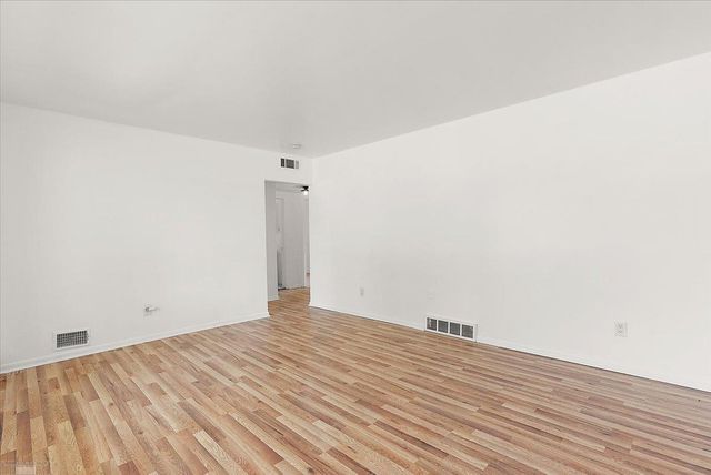 1218 E Hudson Avenue, Madison Heights, MI 48071