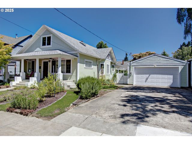 4831 N VANDERBILT St, Portland, OR 97203