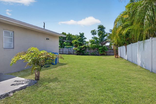 4807 NE 18th Avenue, Oakland Park, FL 33334