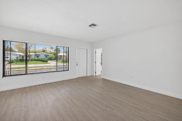 4807 NE 18th Avenue, Oakland Park, FL 33334