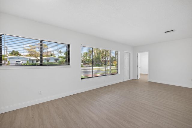 4807 NE 18th Avenue, Oakland Park, FL 33334