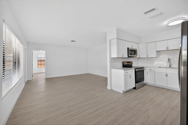 4807 NE 18th Avenue, Oakland Park, FL 33334