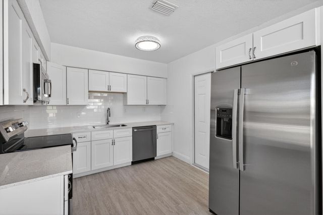 4807 NE 18th Avenue, Oakland Park, FL 33334