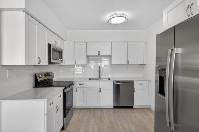 4807 NE 18th Avenue, Oakland Park, FL 33334