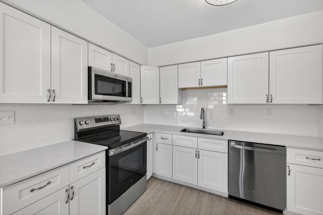 4807 NE 18th Avenue, Oakland Park, FL 33334