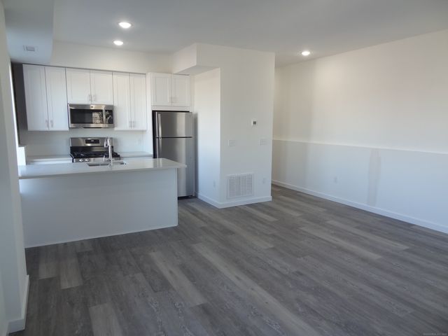 2806 Fairfield Avenue 201, Bridgeport, CT 06605