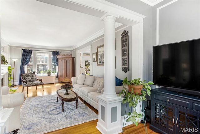 6843 Waterman Avenue, St Louis, MO 63130