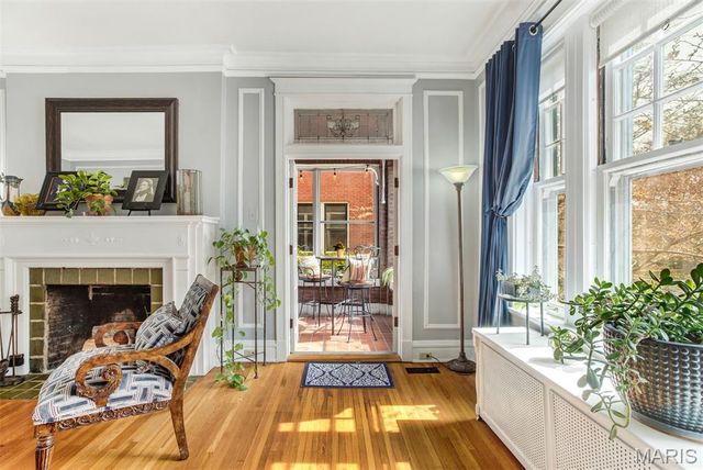 6843 Waterman Avenue, St Louis, MO 63130