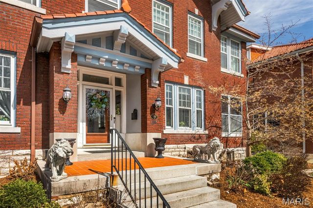 6843 Waterman Avenue, St Louis, MO 63130