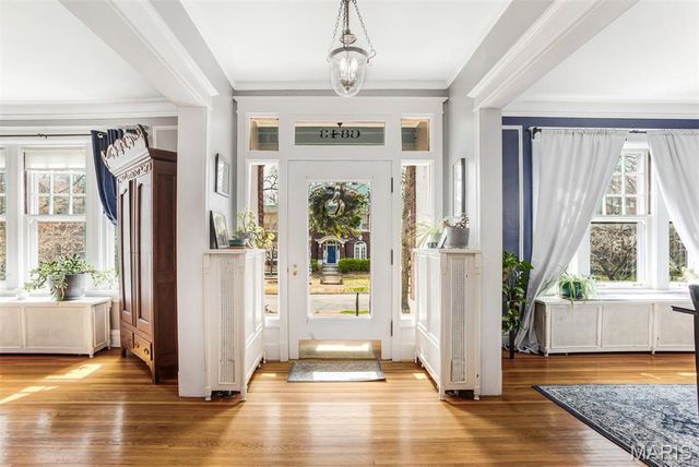 6843 Waterman Avenue, St Louis, MO 63130