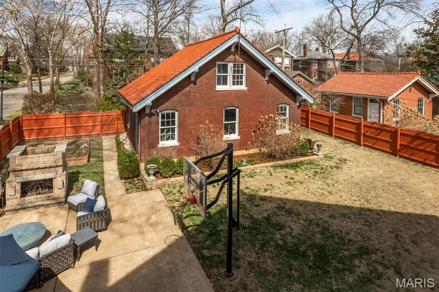 6843 Waterman Avenue, St Louis, MO 63130