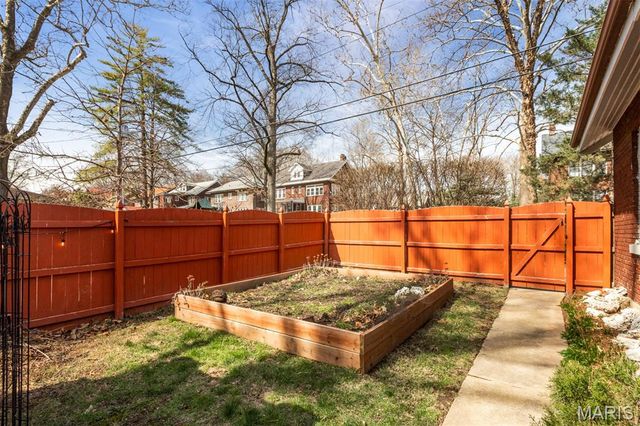 6843 Waterman Avenue, St Louis, MO 63130