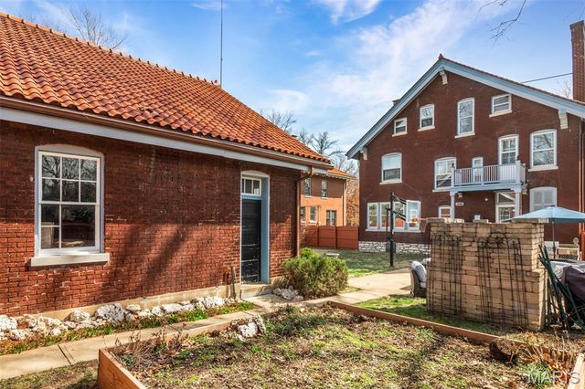 6843 Waterman Avenue, St Louis, MO 63130