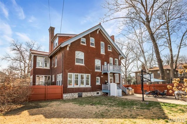 6843 Waterman Avenue, St Louis, MO 63130