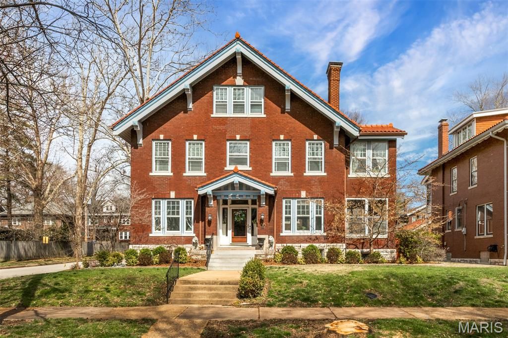 6843 Waterman Avenue, St Louis, MO 63130