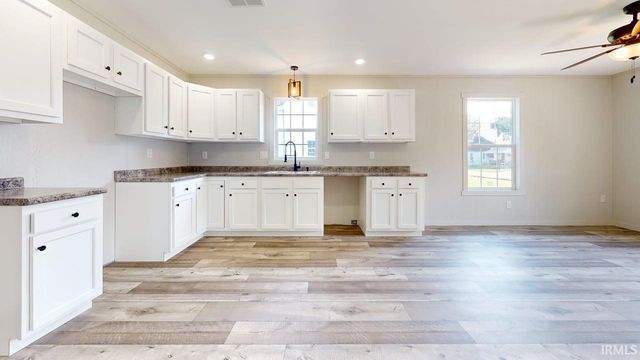 707 S Durbin Street, Bicknell, IN 47512