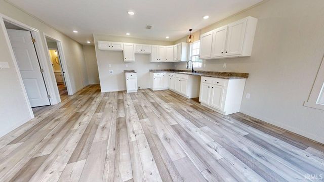 707 S Durbin Street, Bicknell, IN 47512