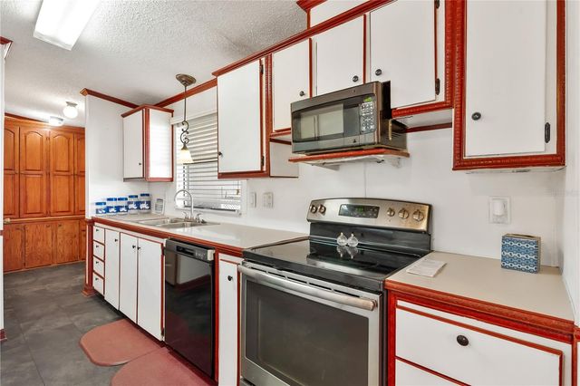 2353 W COACH N FOUR DRIVE, Leesburg, FL 34748