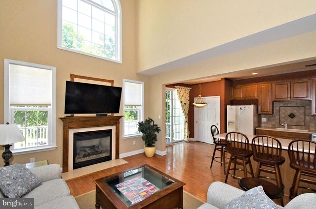 94 LONGVIEW LN, Newtown Square, PA 19073