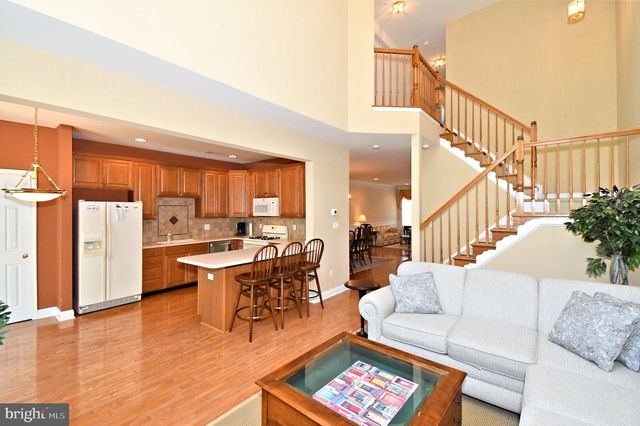 94 LONGVIEW LN, Newtown Square, PA 19073