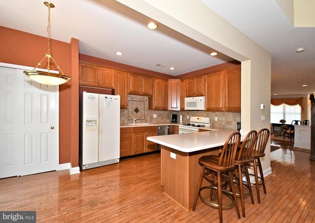 94 LONGVIEW LN, Newtown Square, PA 19073