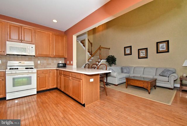 94 LONGVIEW LN, Newtown Square, PA 19073