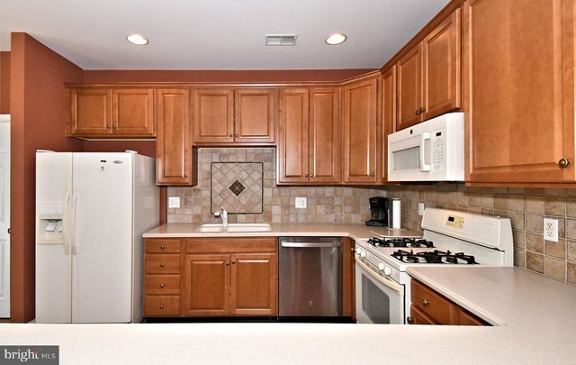 94 LONGVIEW LN, Newtown Square, PA 19073