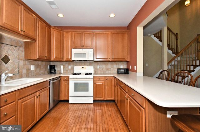 94 LONGVIEW LN, Newtown Square, PA 19073