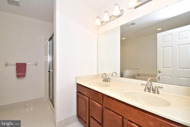 94 LONGVIEW LN, Newtown Square, PA 19073